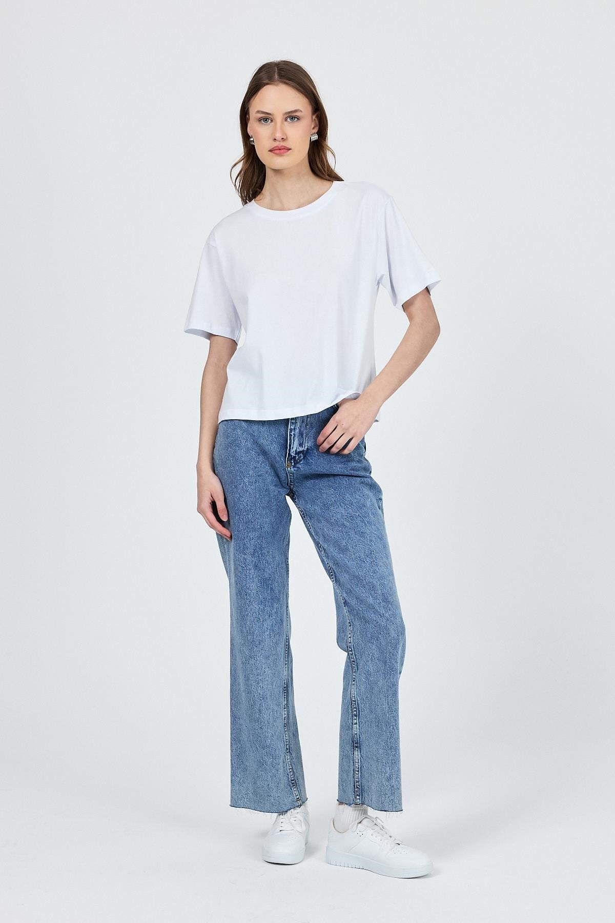 Beyaz Bisiklet Yaka %100 Pamuk Relaxed Fit Tişört 2142M 3