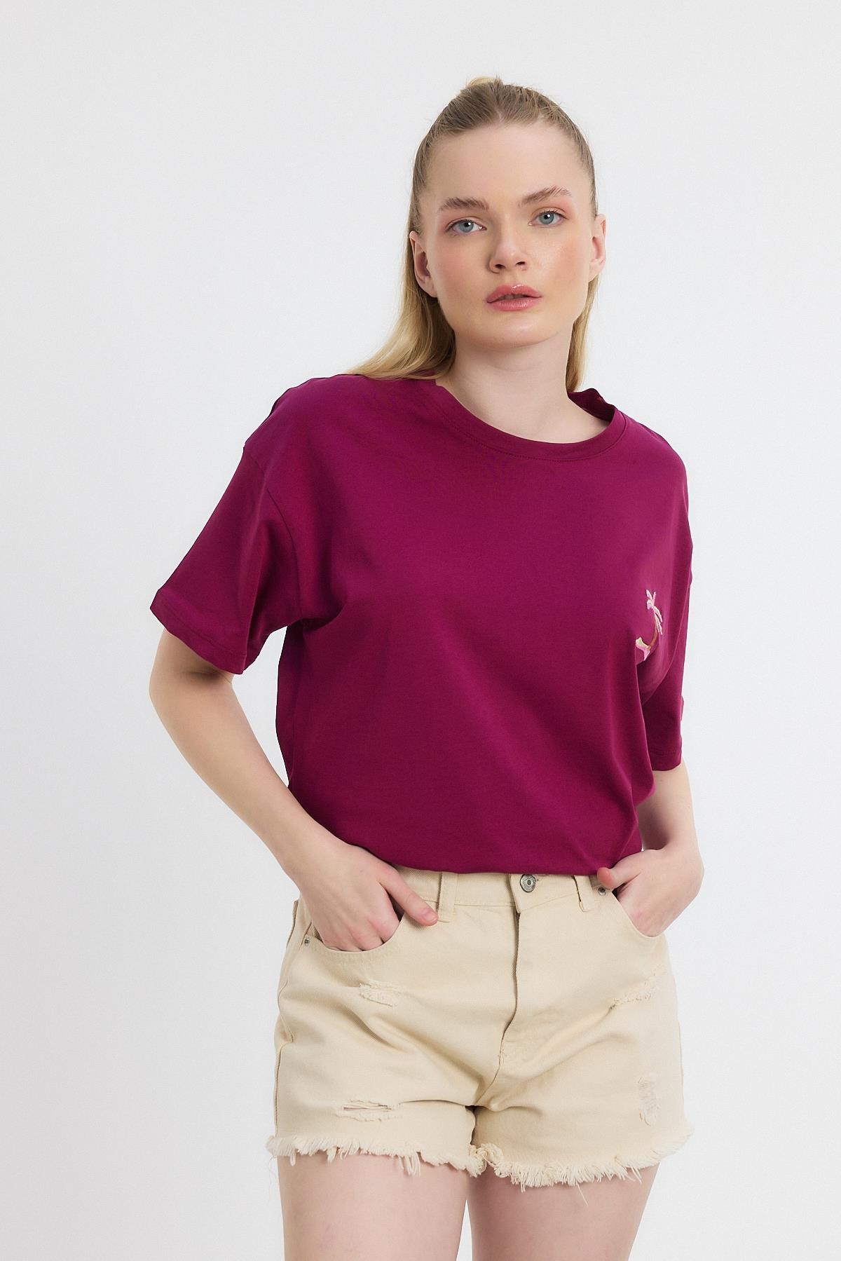 Bisiklet Yaka Nakışlı Tişört 2150-16M Bordo
