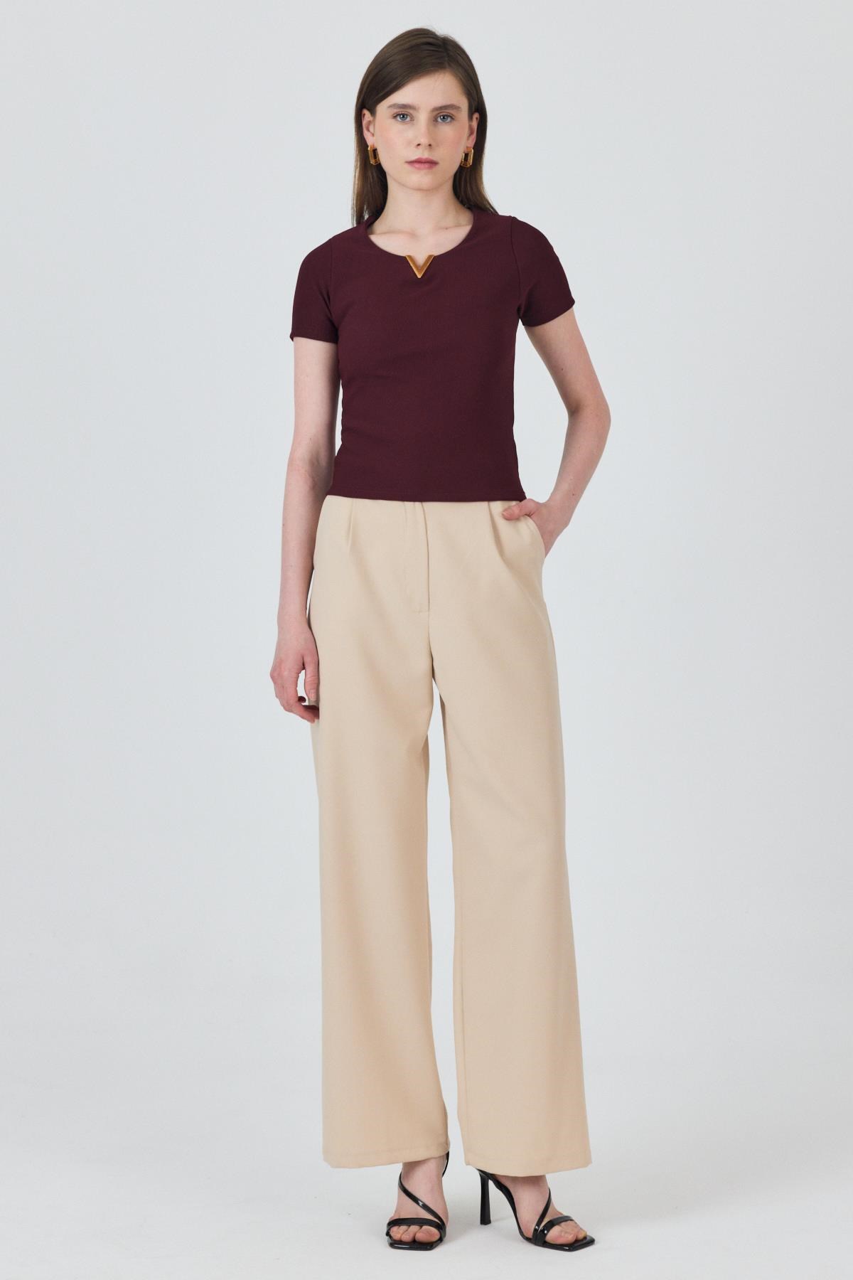 Bordo Yaka Aksesuar Detaylı Örme Tişört 2224 6