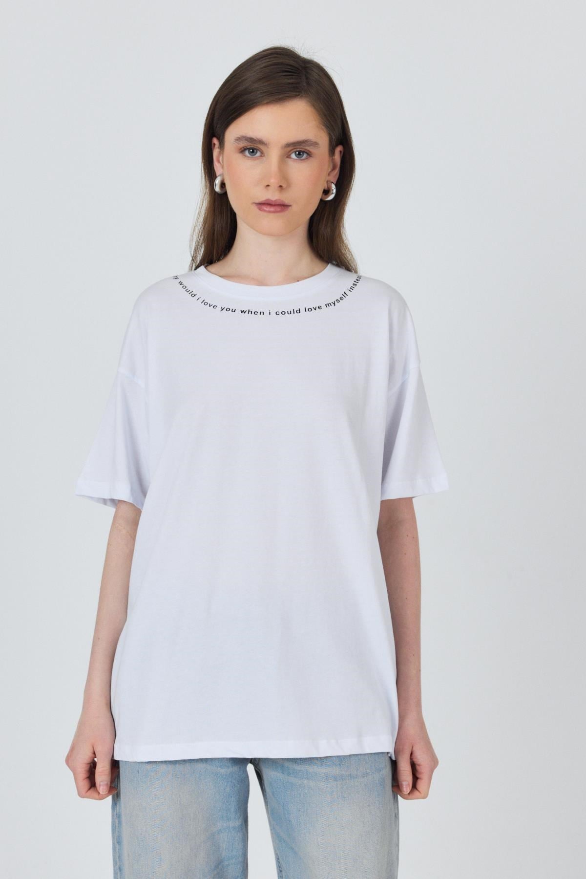Beyaz Yaka Yazı Baskılı Oversize Pamuklu Tişört 2150-34M 7