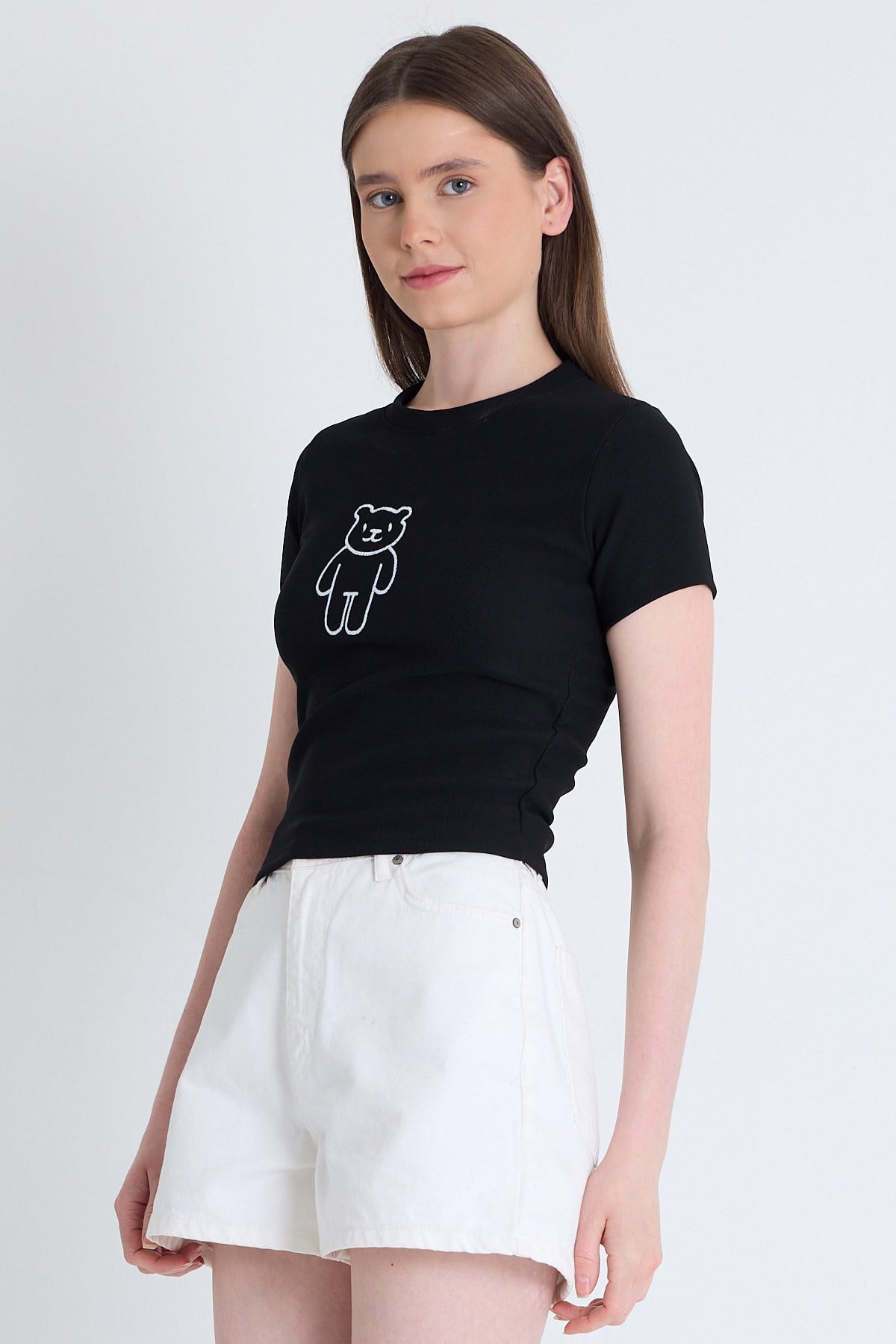 Siyah Ayıcık İşlemeli Slim Fit Crop Tişört 2217 2
