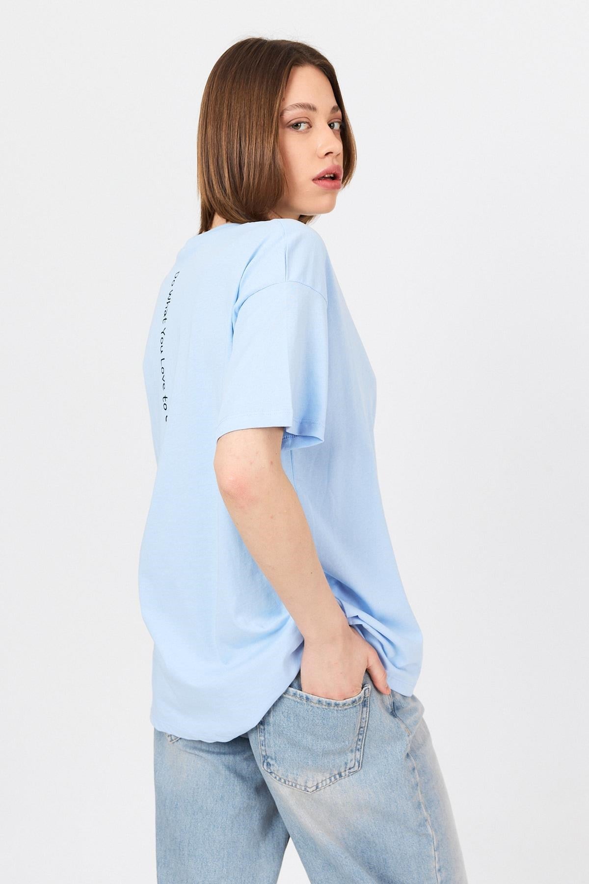 Mavi Arka Yazı Baskılı Kalpli %100 Pamuk Oversize Tişört 2150-33M 3
