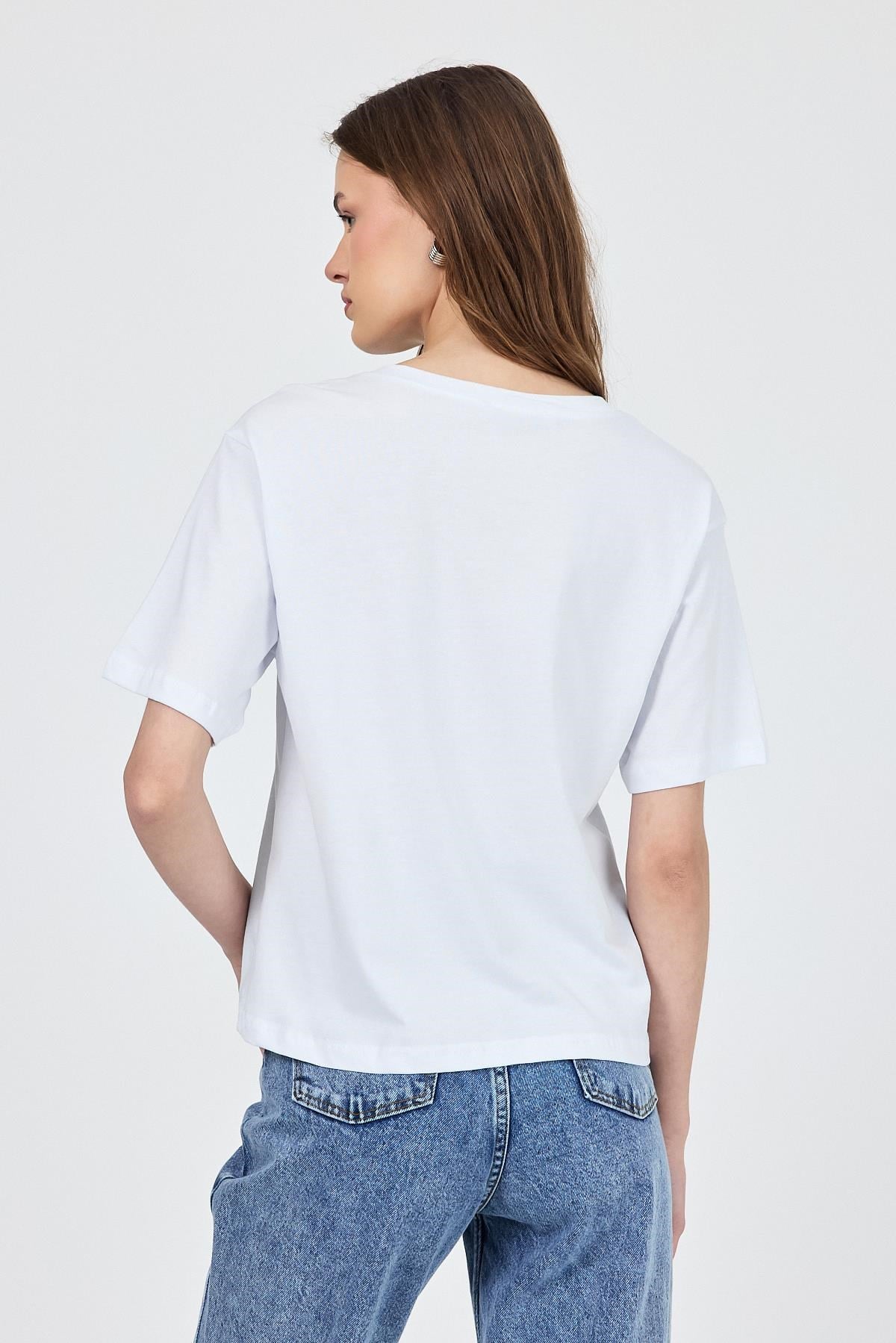 Beyaz Bisiklet Yaka %100 Pamuk Relaxed Fit Tişört 2142M 5