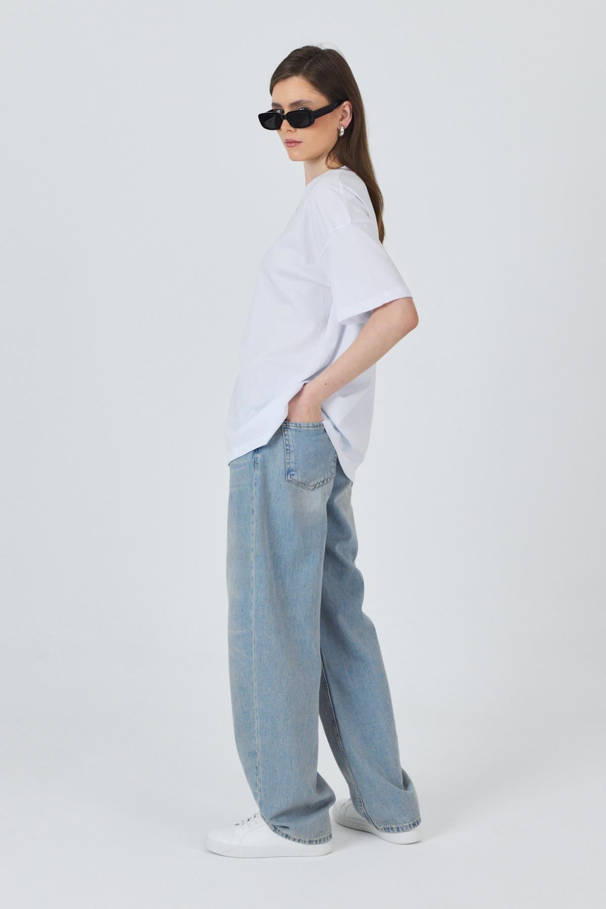 Beyaz Yaka Yazı Baskılı Oversize Pamuklu Tişört 2150-34M 3