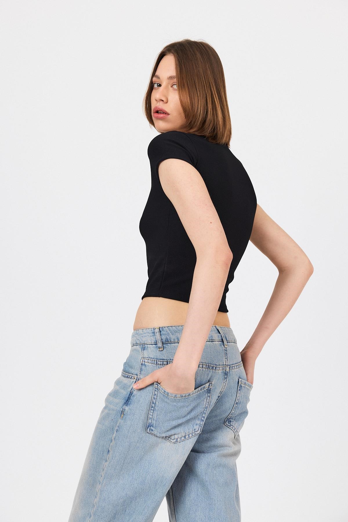 Siyah Dantel Yaka Fiyonk Detaylı Crop Tişört 2207 6