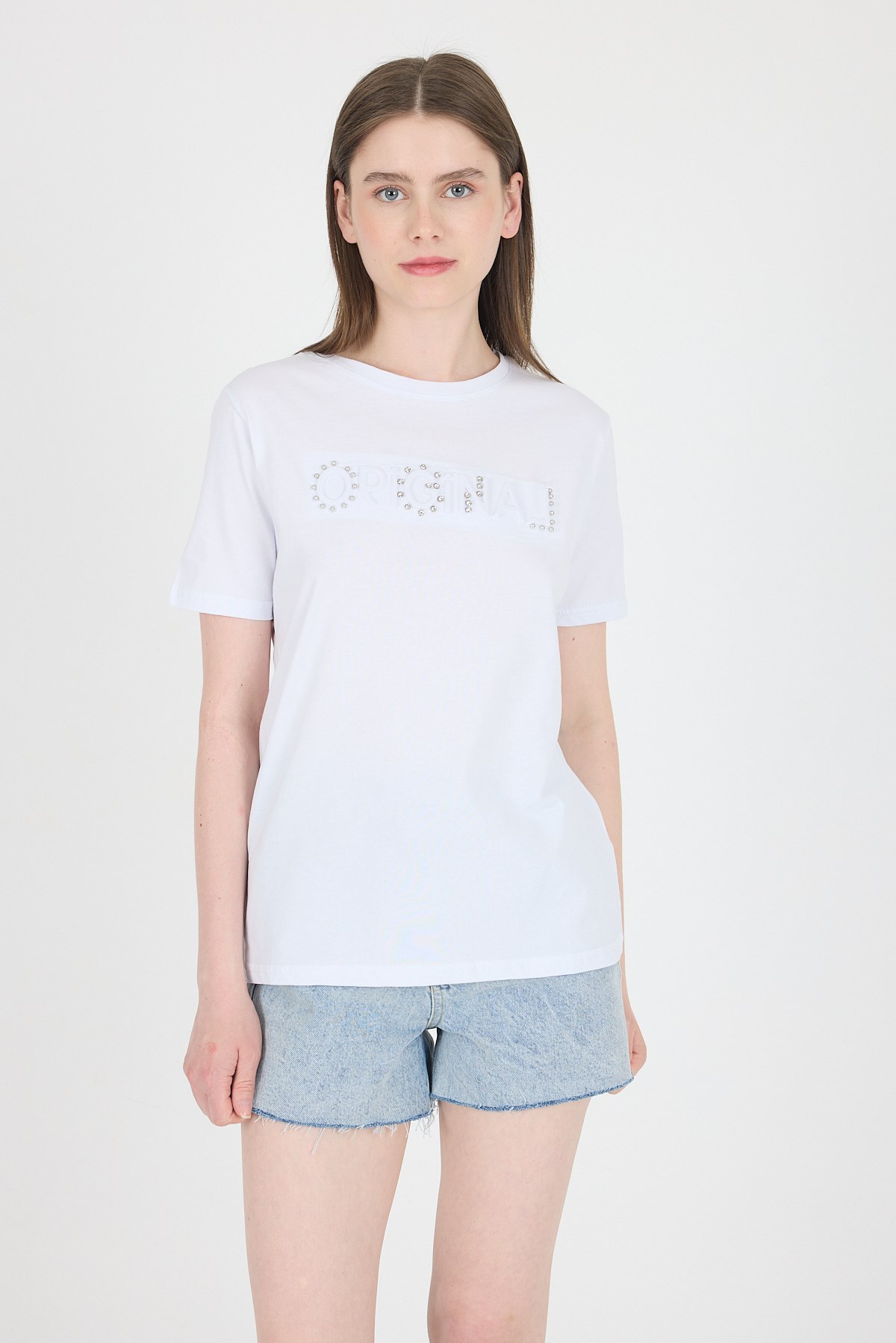 Beyaz Yazı Kabartmalı Relaxed Fit Tişört 25224