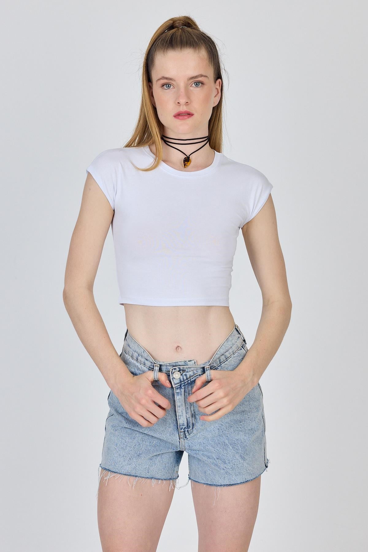 Beyaz Bisiklet Yaka Pamuklu Slim Fit Crop Tişört 9199M 7