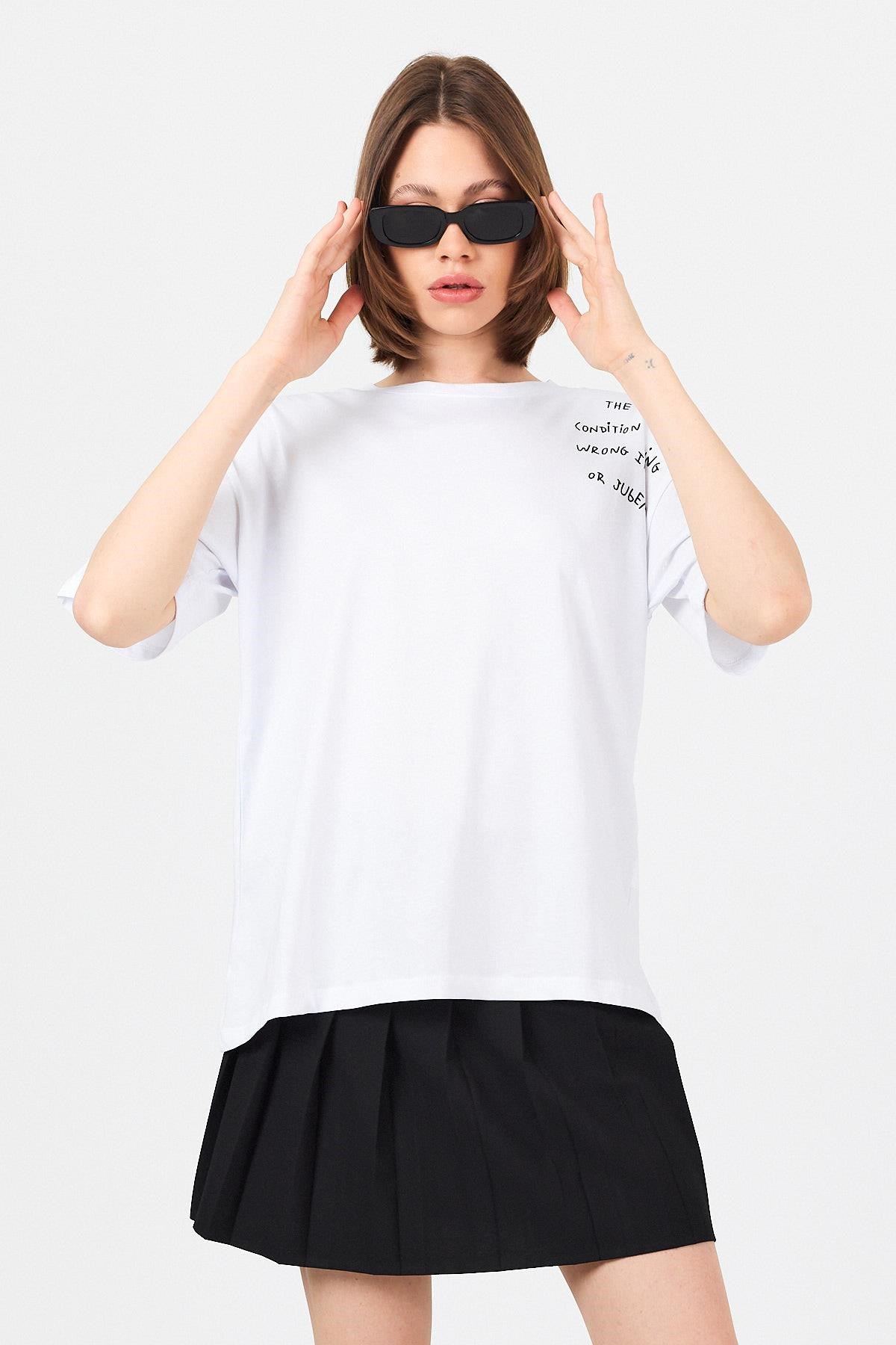 Beyaz Göğüs Yazı Baskılı Pamuklu Oversize Tişört 2150-31M 6