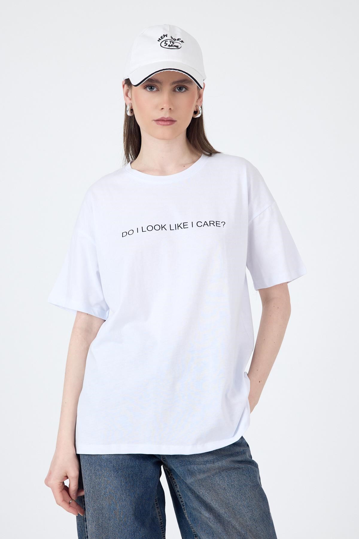 Beyaz Yazı Baskılı Oversize Pamuklu Tişört 2150-5M