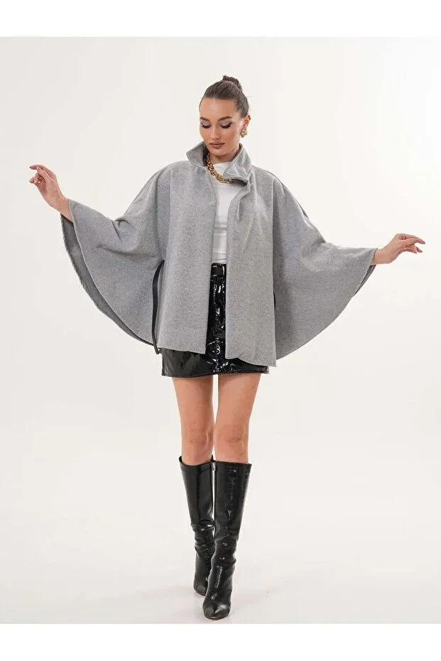 Kadın Gri Gold Düğme ve Altın Kemer Detaylı Kaşe Panço