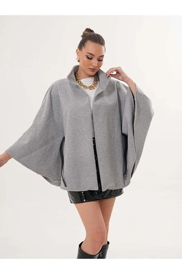 Kadın Gri Gold Düğme ve Altın Kemer Detaylı Kaşe Panço